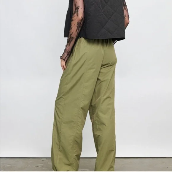 Elastic Drawstring Waist and Bottom Detail - Picture 3 of 6